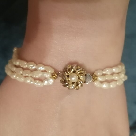Vintage Three-Strand White Freshwater Pearl Bracelet - Picture 4 of 7